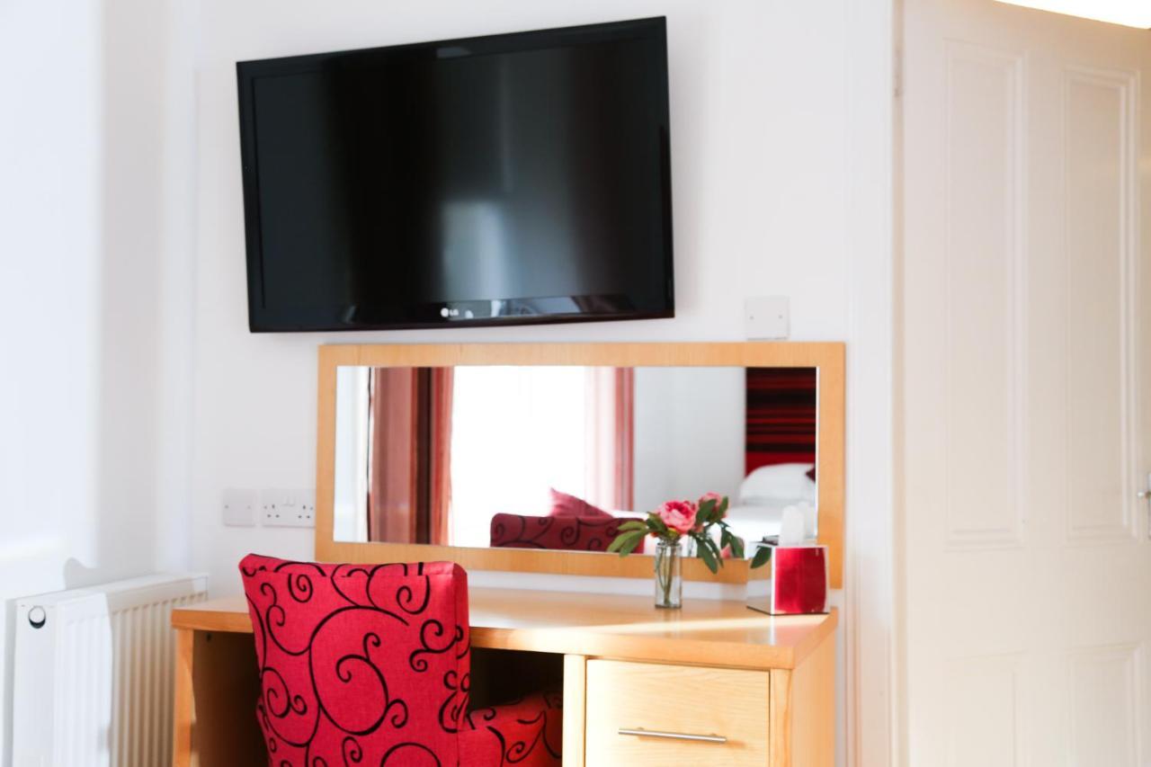 Clubhouse B& B Hotel Неърн Екстериор снимка
