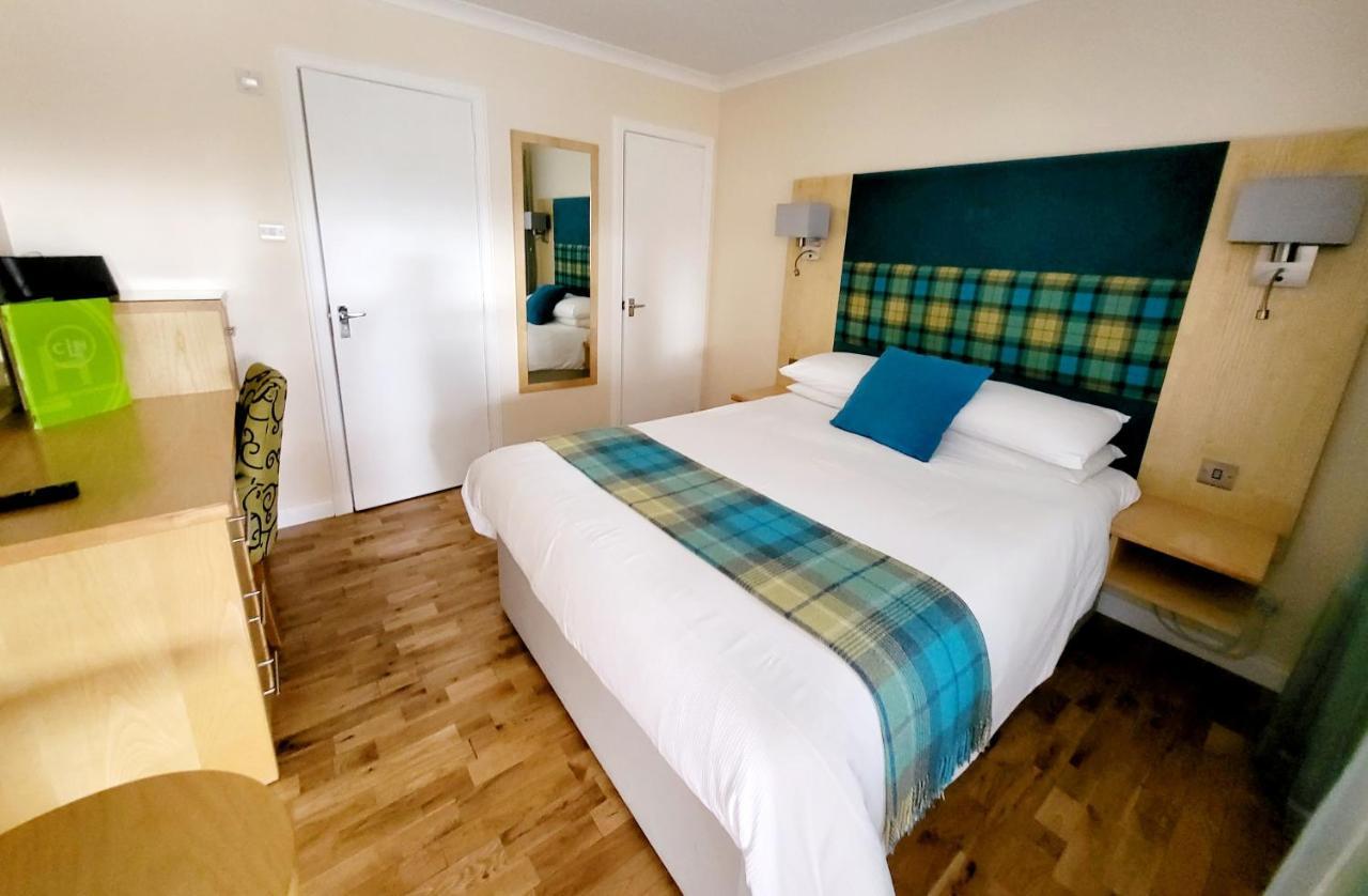 Clubhouse B& B Hotel Неърн Екстериор снимка