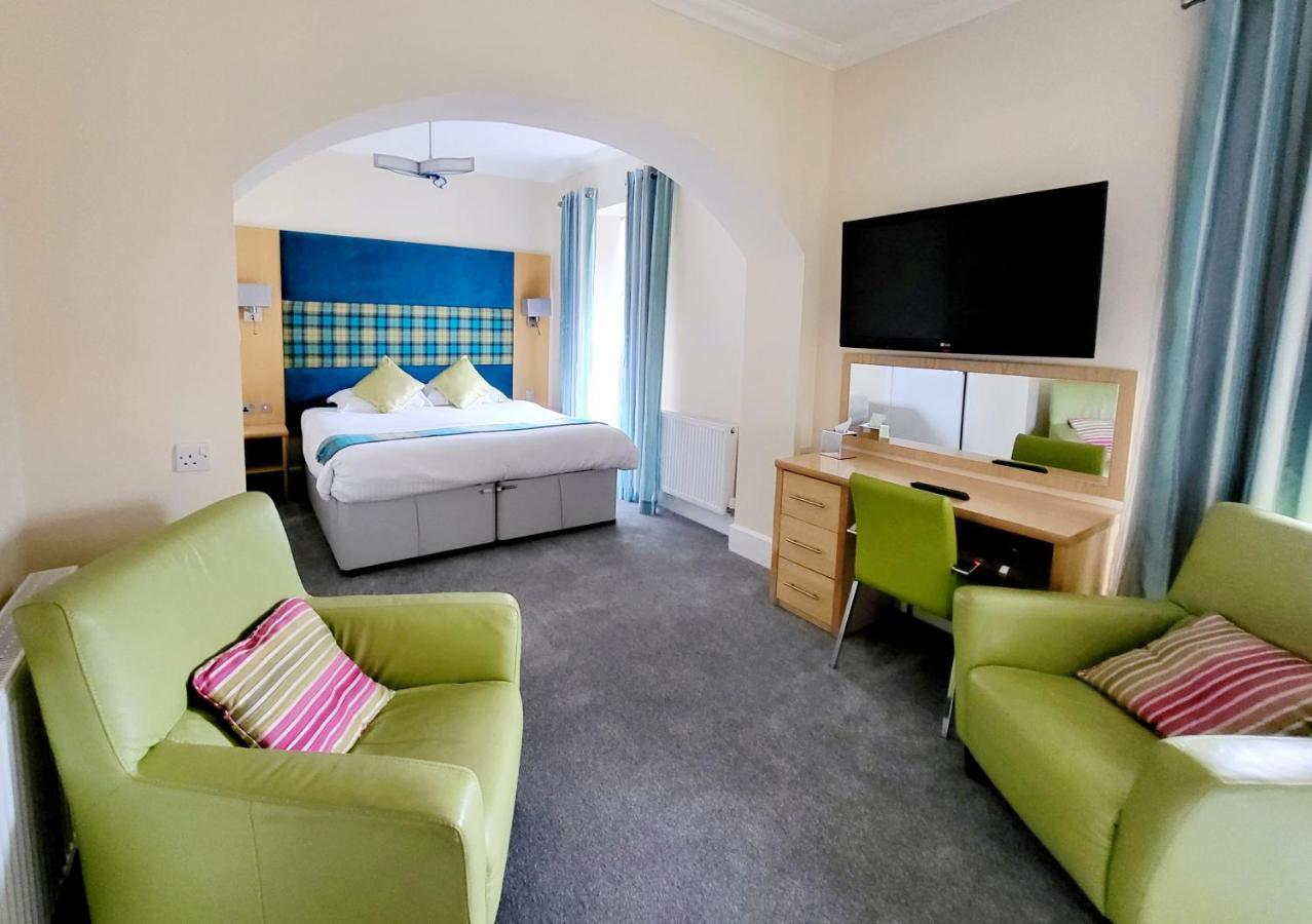 Clubhouse B& B Hotel Неърн Екстериор снимка